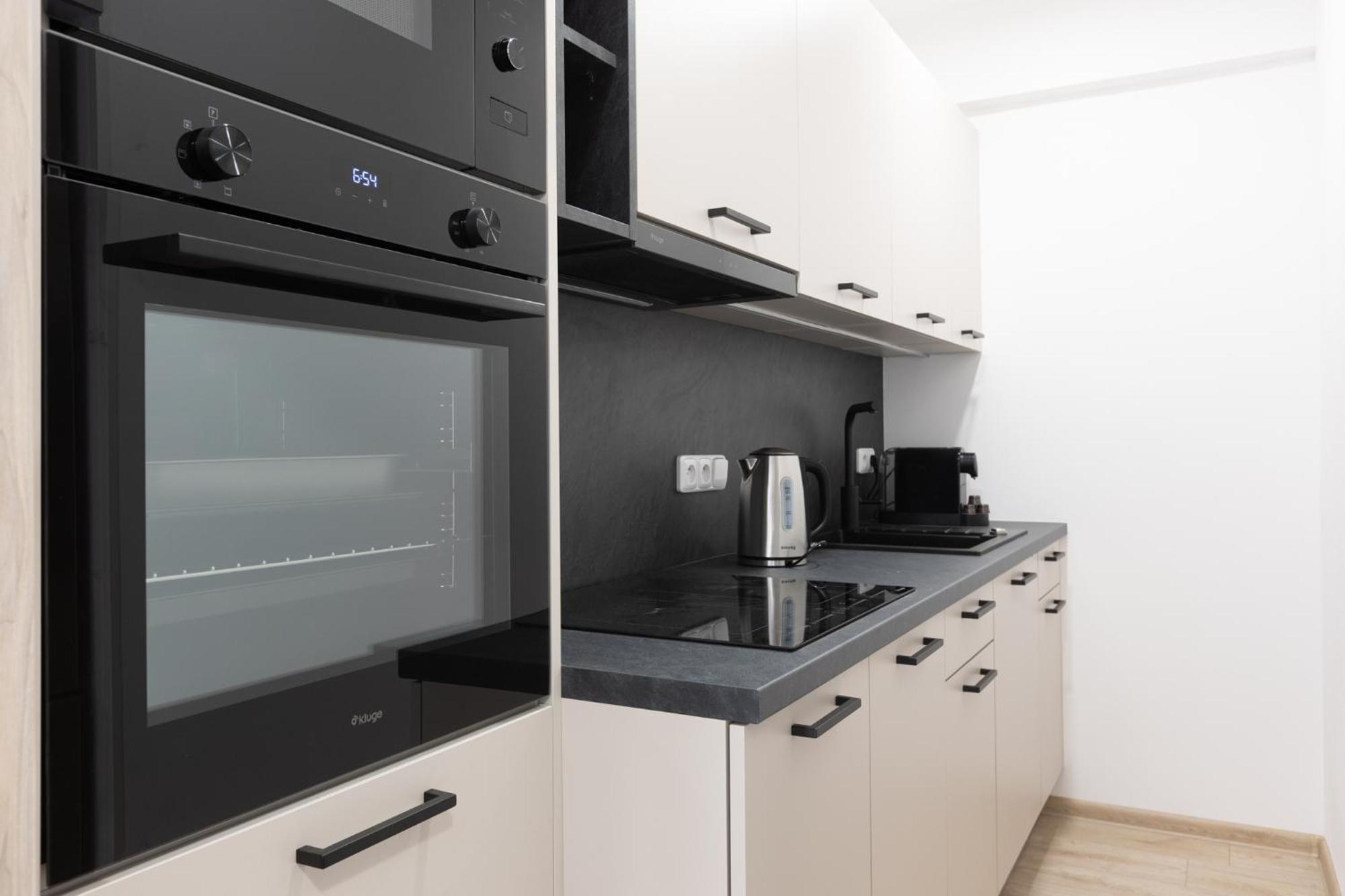 2 Bedroom With A Terrace Near The Metro Prag
