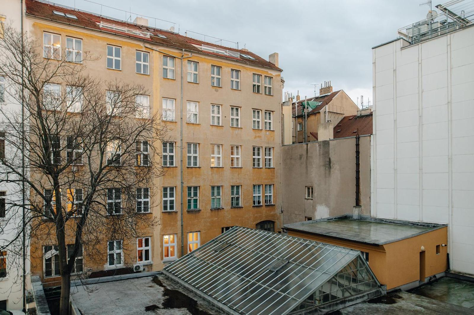 Cinematic With Pool Table & Cinema In The Heart Of Prag