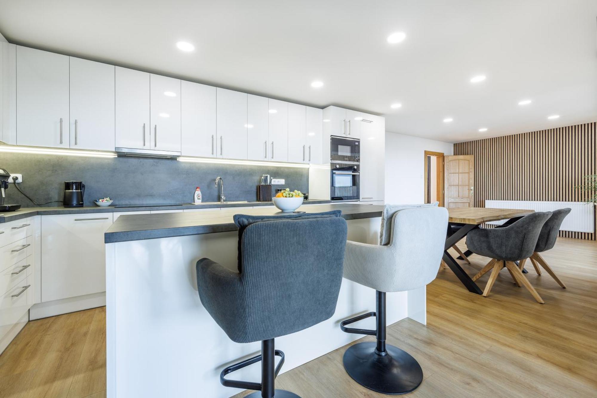 Airport Luxury & Apartment *