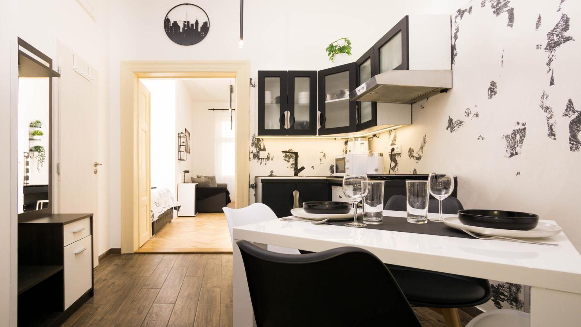 Apartment Black & White Apartment Prague By Wenceslas Square And Muzeum *