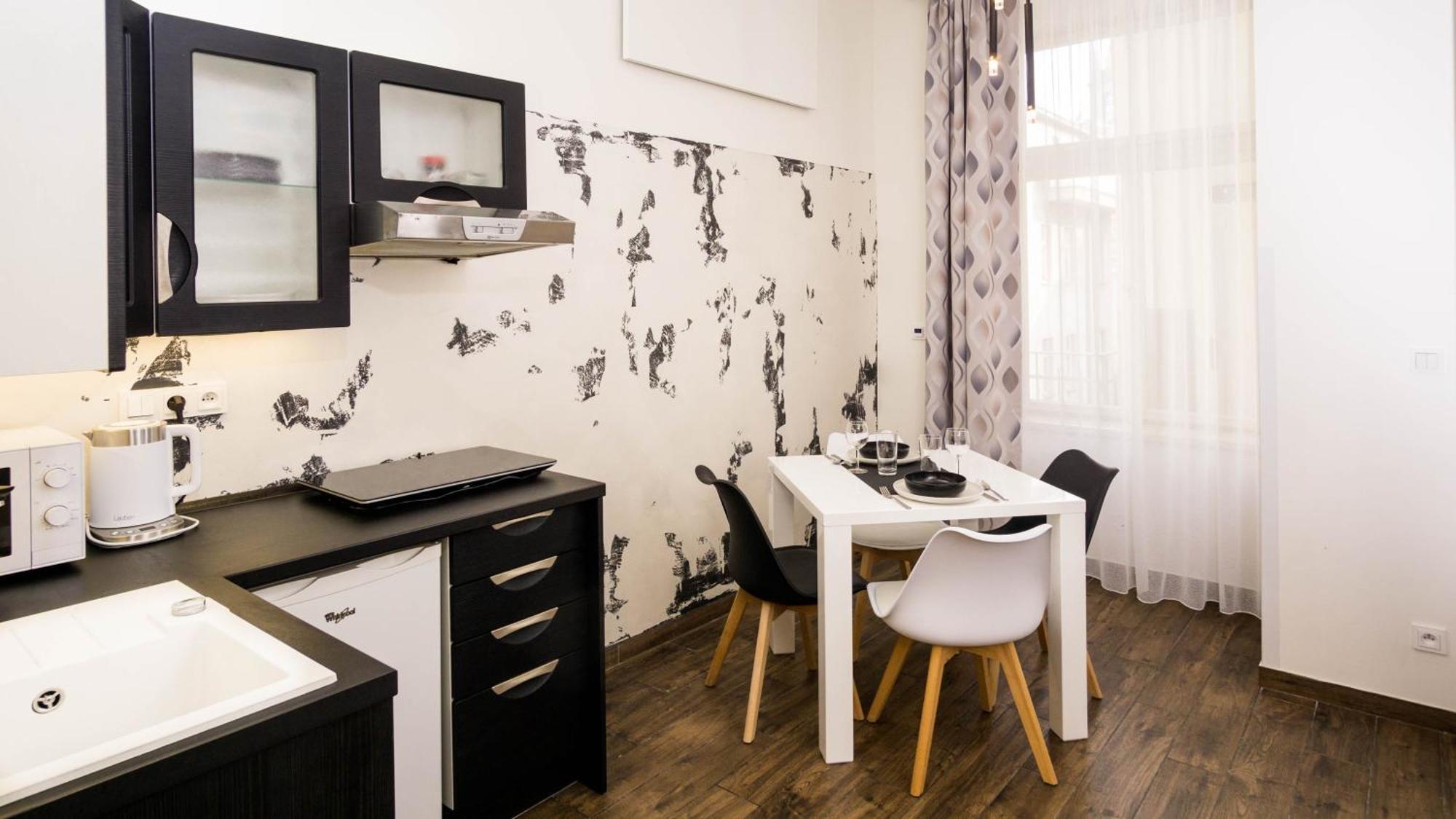 Black & White Apartment Prague By Wenceslas Square And Muzeum Apartment Prague