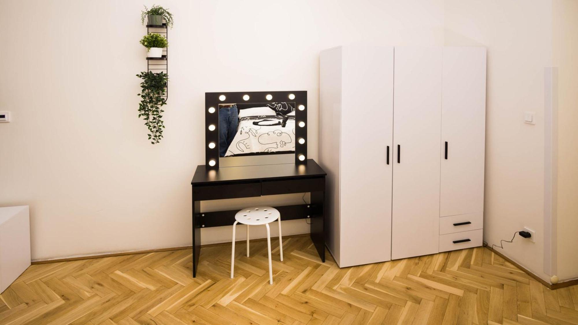 Black & White Apartment Prague By Wenceslas Square And Muzeum Prague