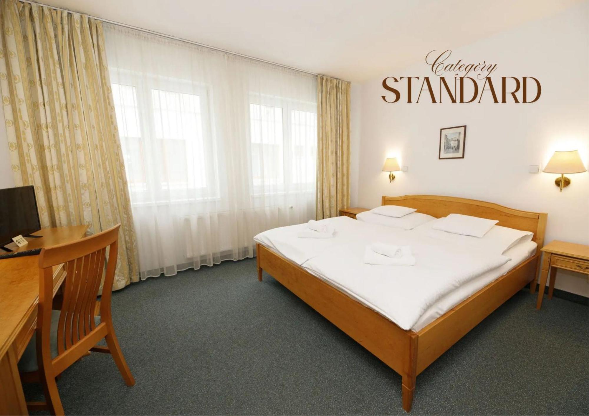 Otel Claris 3*