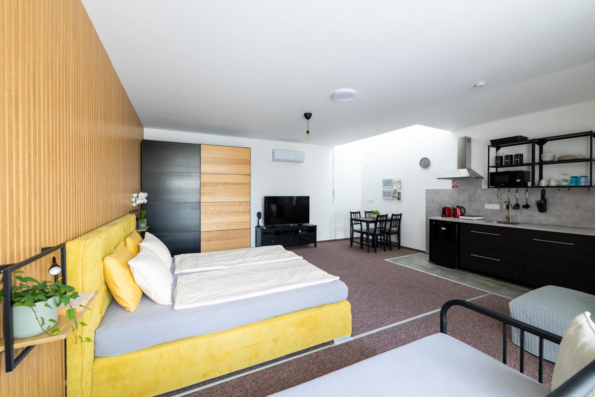 Vousata Dama - Ps3 - Parking Free Prague