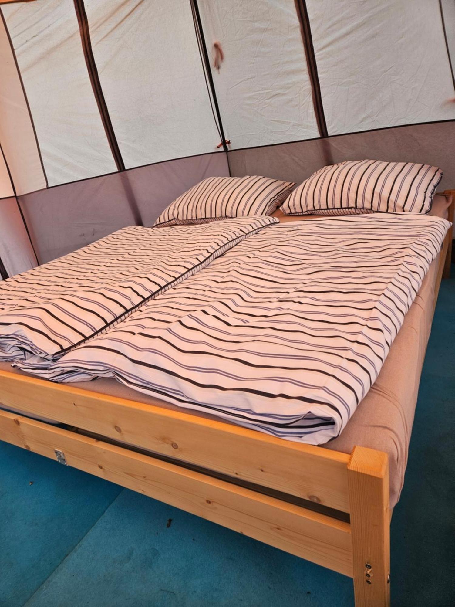 Luxury tent Seberak - V Chatickach A V Luxusnich Stanech Prague