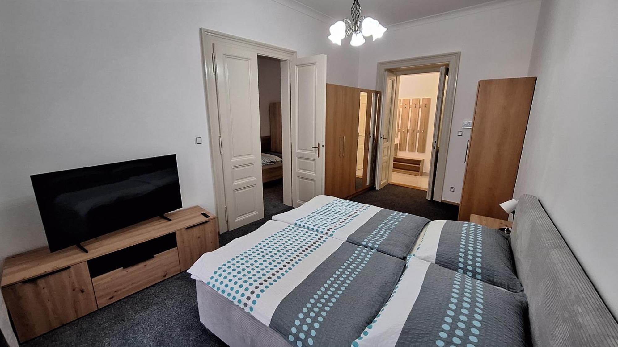 Center Thomas No3 * Prague
