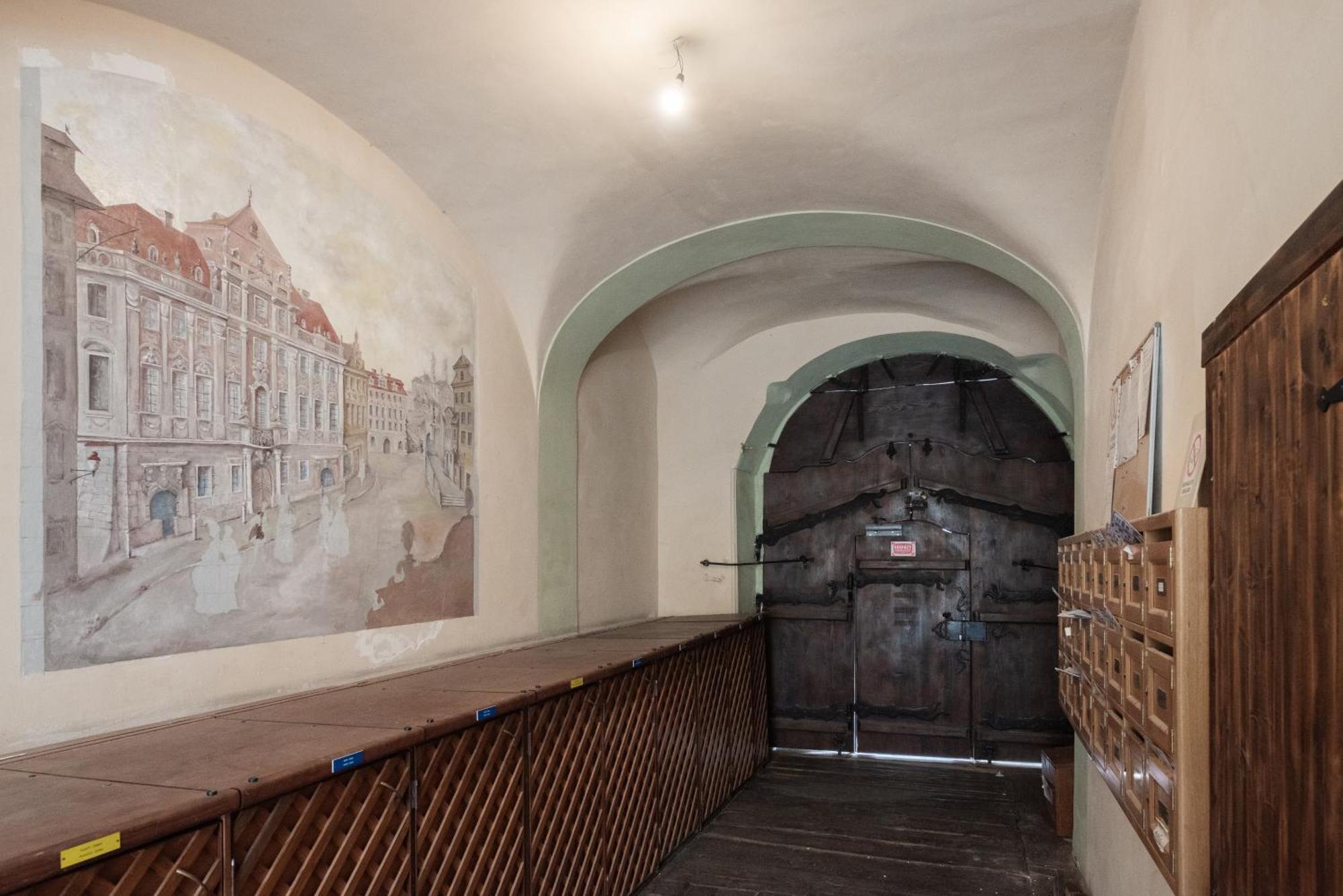 Beneath Castle Where Mozart Performed Apartamento *