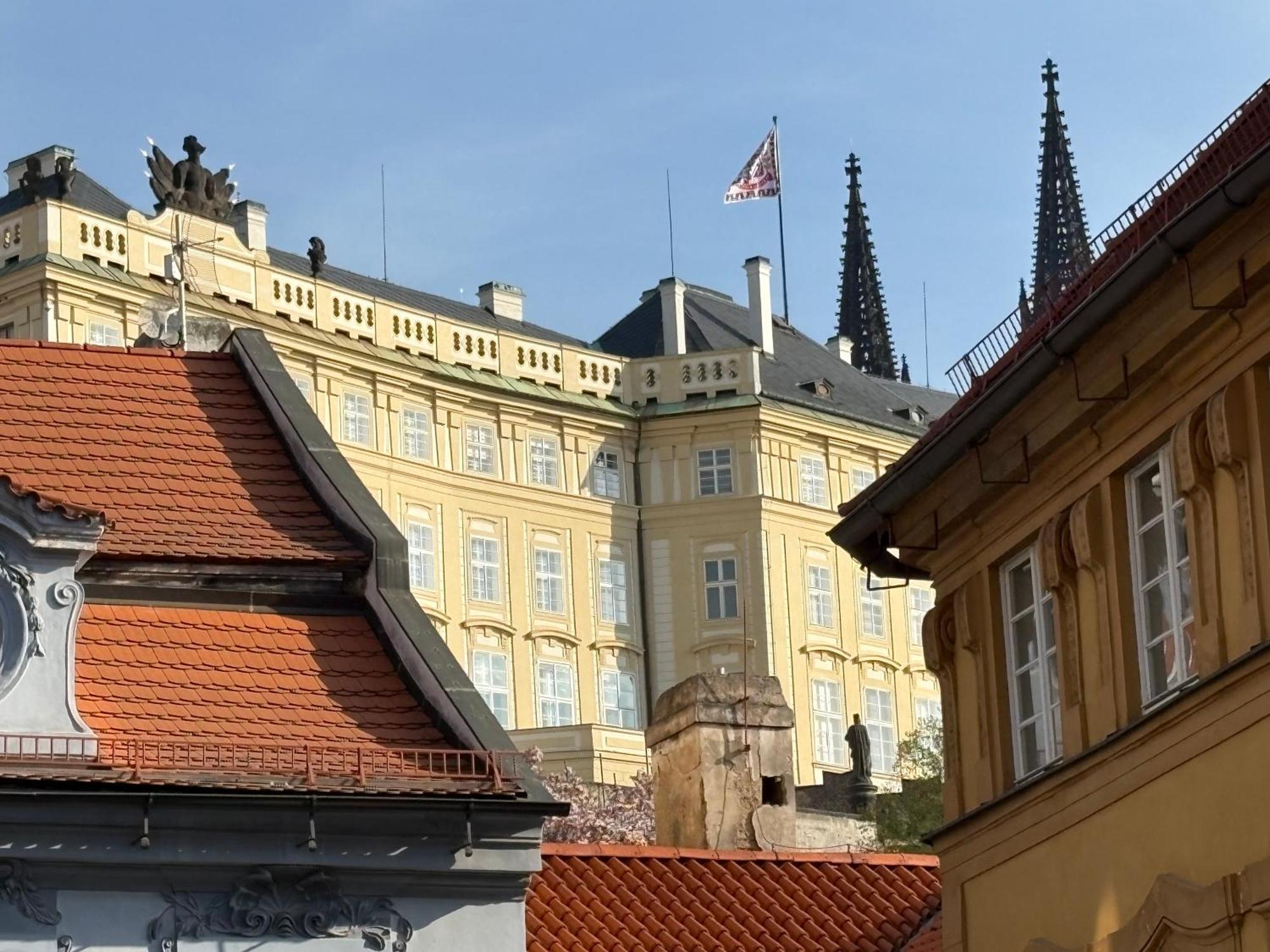 Beneath Castle Where Mozart Performed Apartamento *