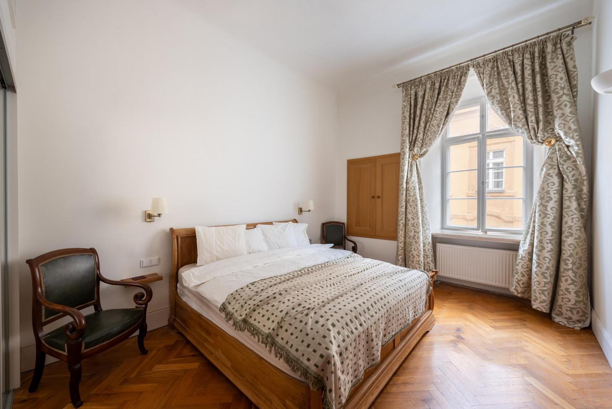 Apartamento Beneath Castle Where Mozart Performed *