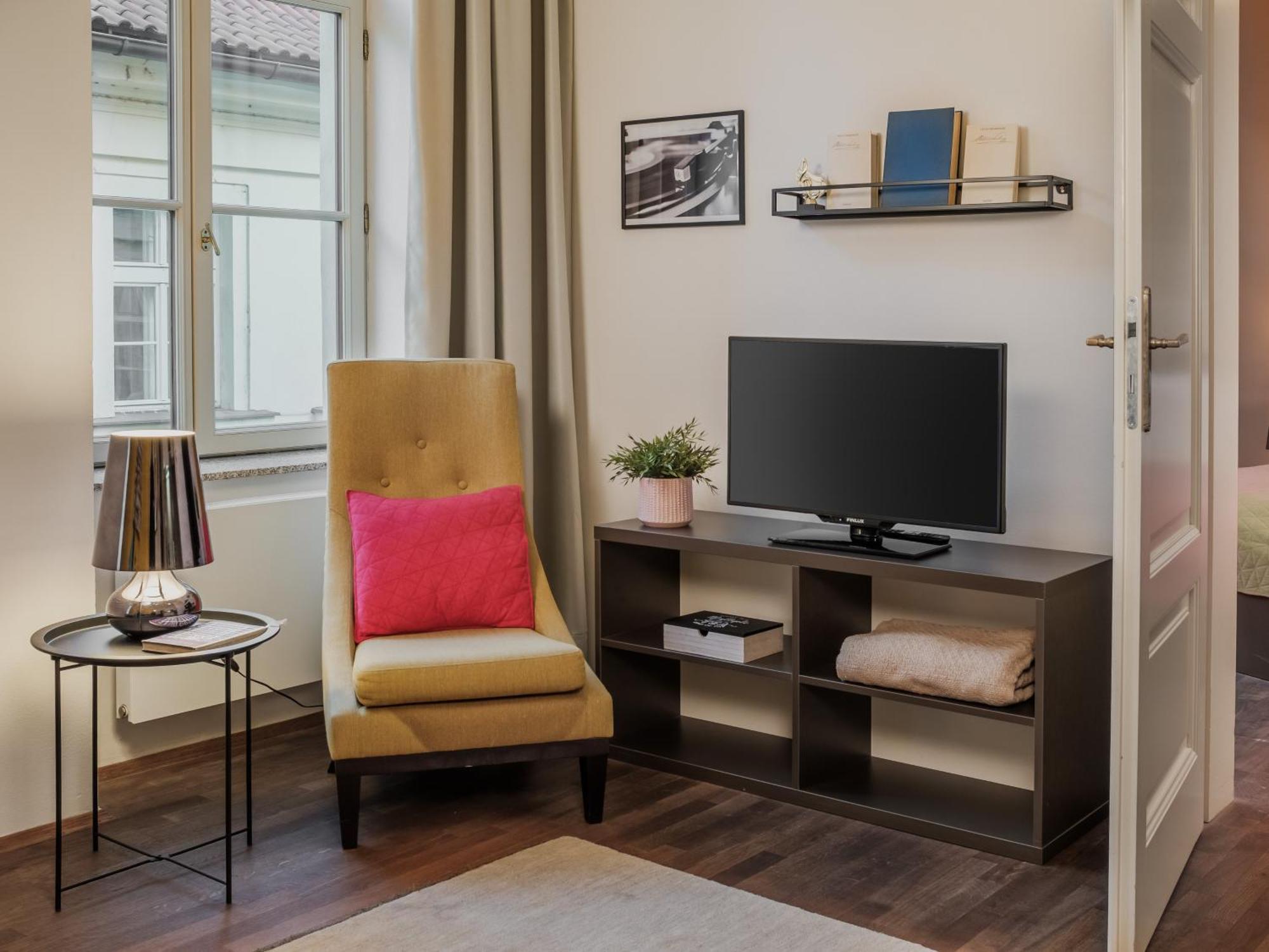 Apartment 4 Arts By Adrez