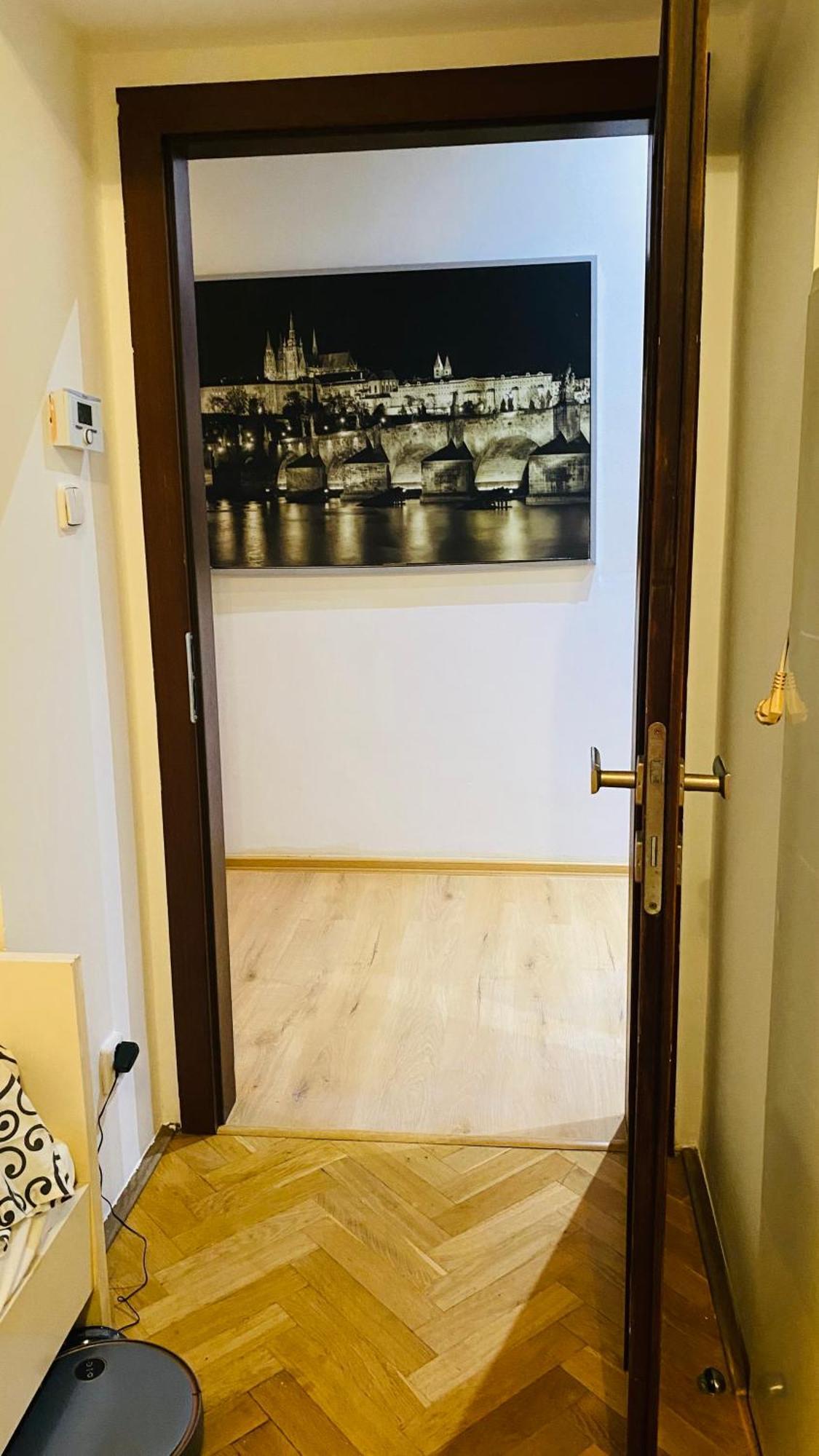 Apartment In 2 Square Prag
