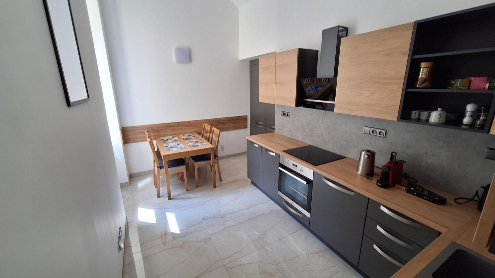 Apartment Center Thomas No3 *