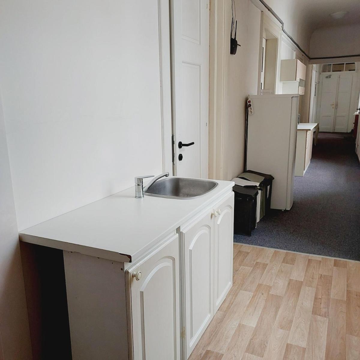 Just 3 Min Walk Old Town Center Private A Séjour chez l'habitant