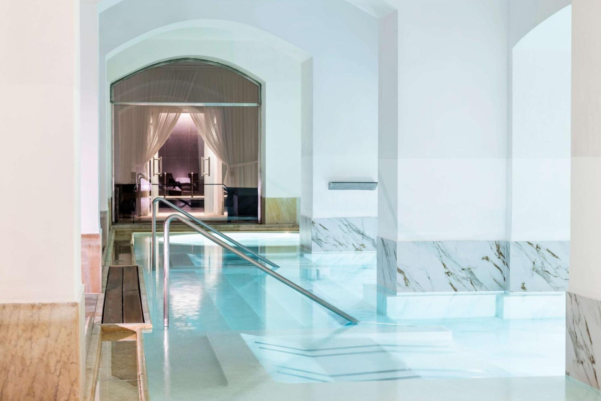 Nh Collection Carlo Iv Hotel 5*