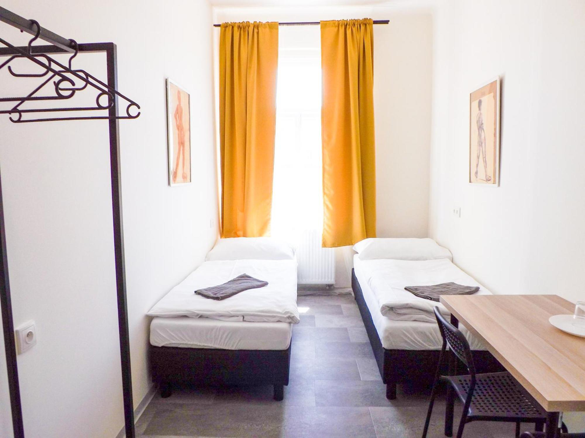 Homestay Prague Room Letna H2 *