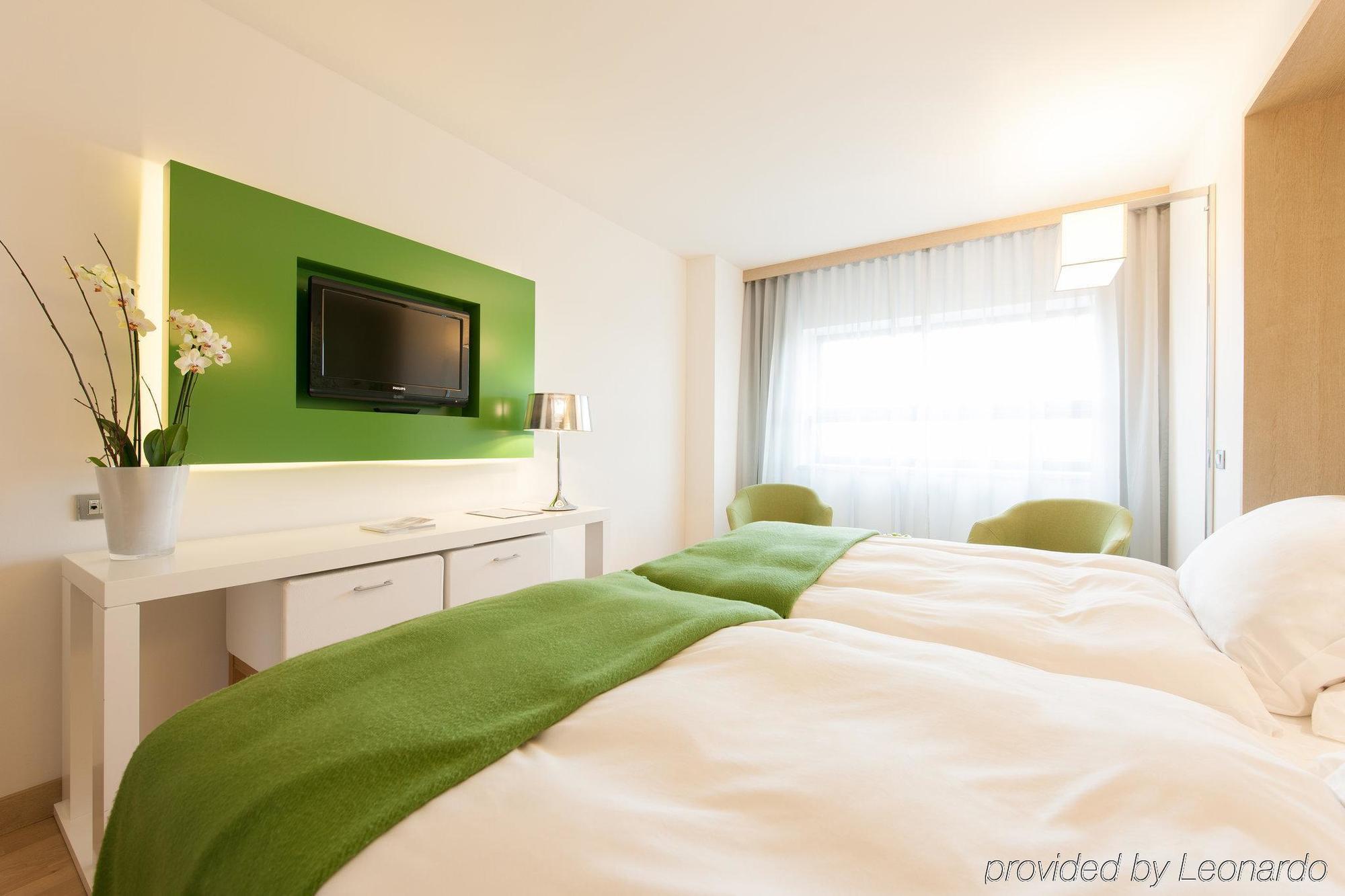 Occidental Five Hotel