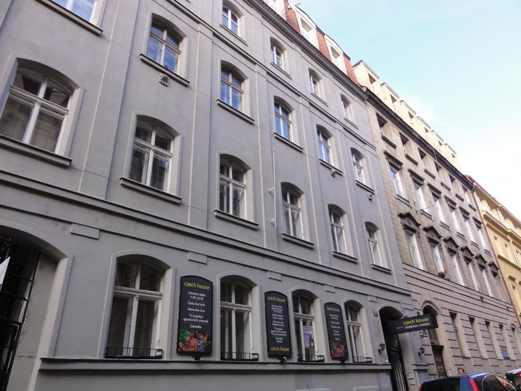 Navratilova Apartment *