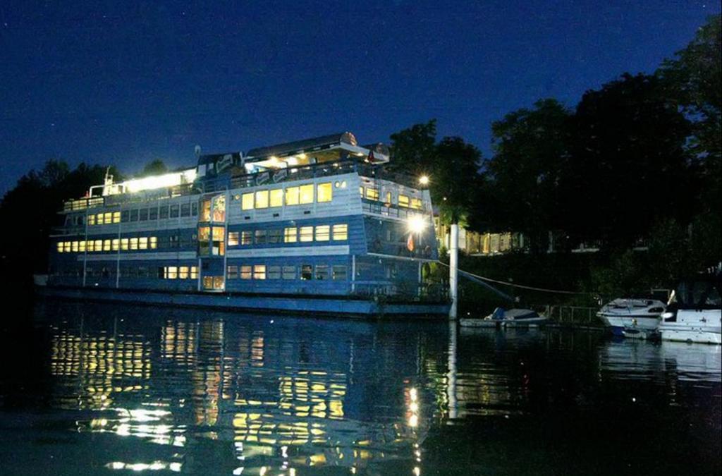 Vodnik Botel