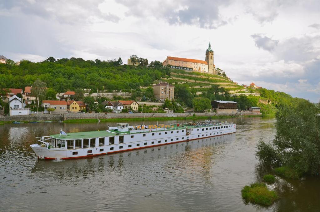 Florentina Boat Botel