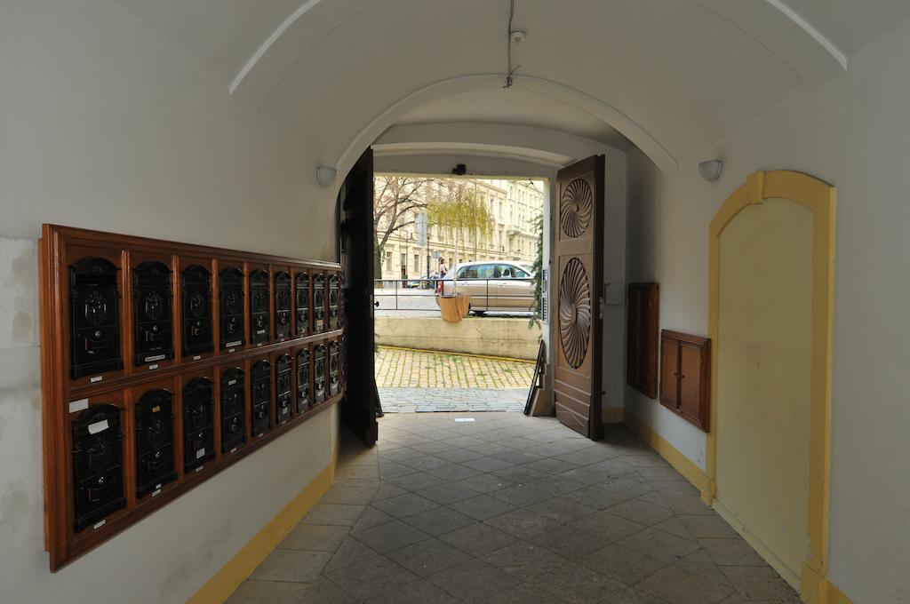 Daire Hastal Gallery *
