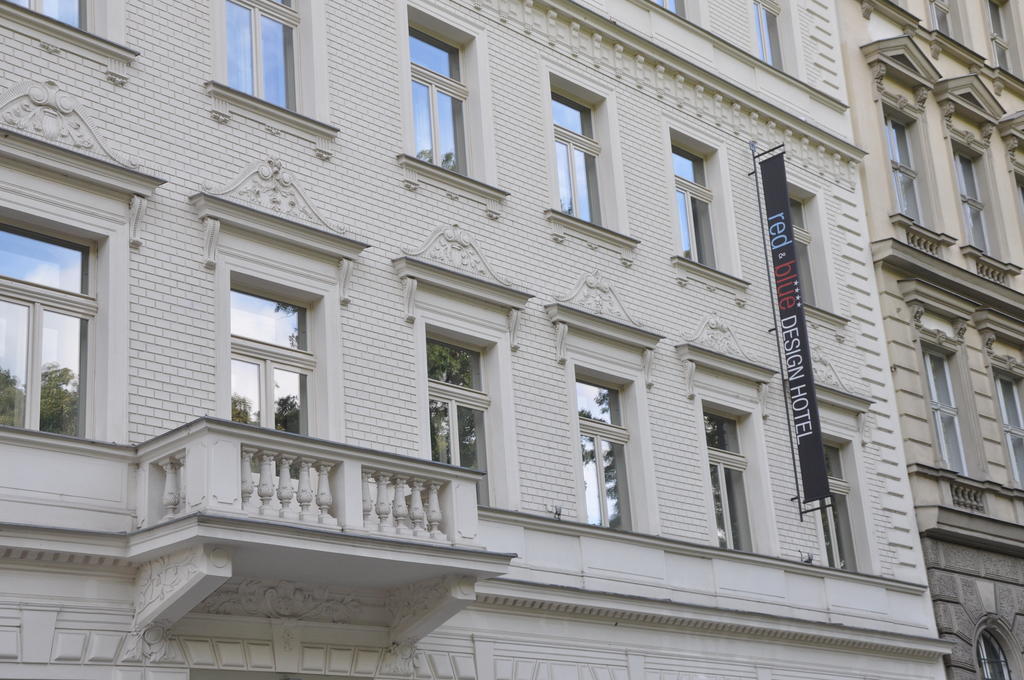 Hotel Red & Blue Design 4*