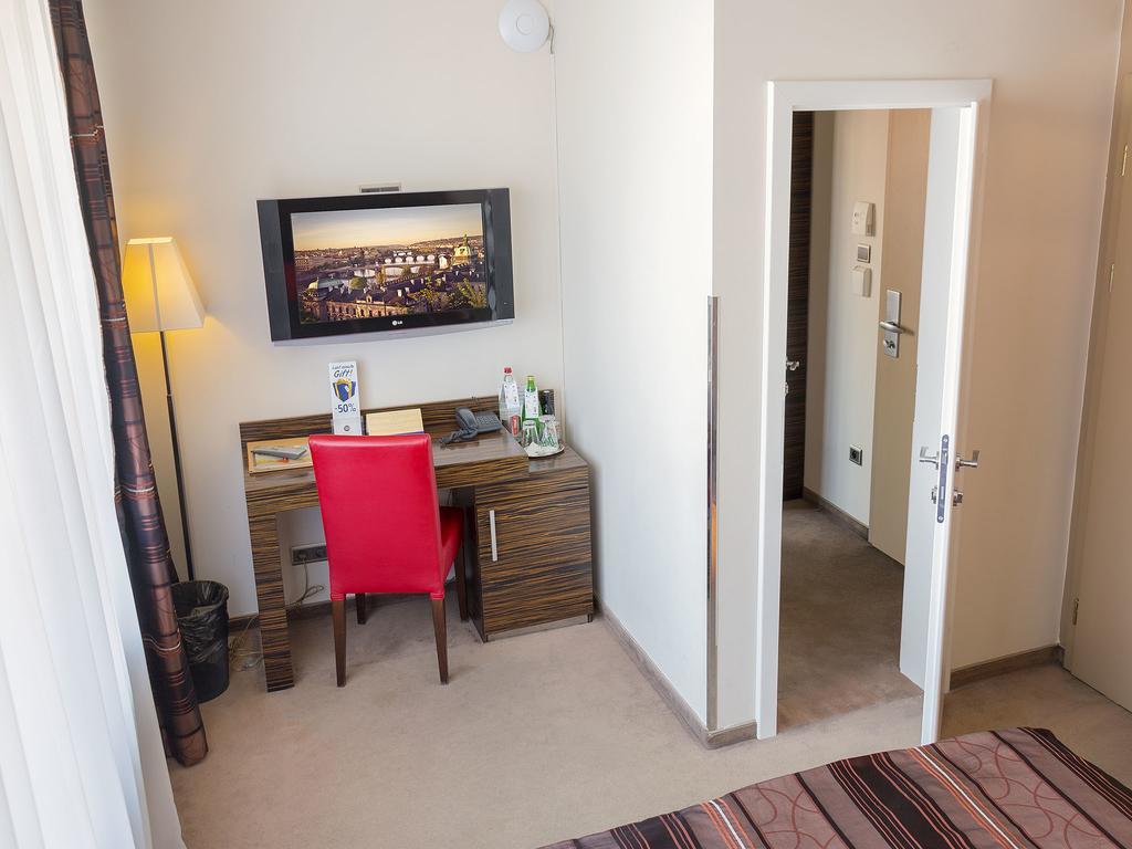 Hotel Ea Crystal Palace