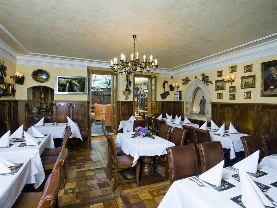 U Zlateho Stromu Hotel 4*