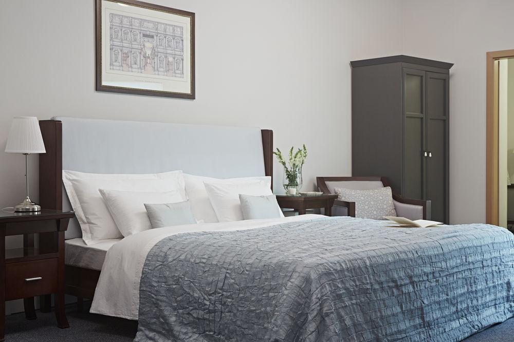 Almandine 4* Prague