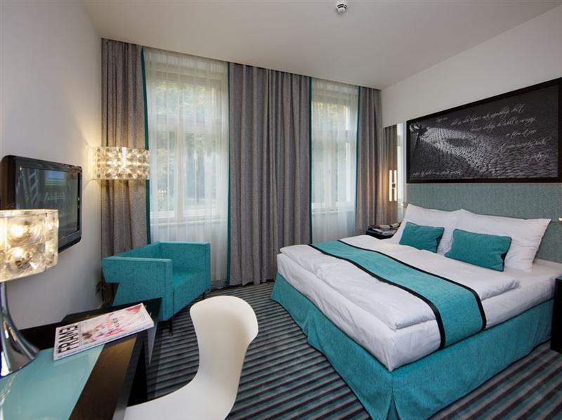 Hotel Red & Blue Design 4*