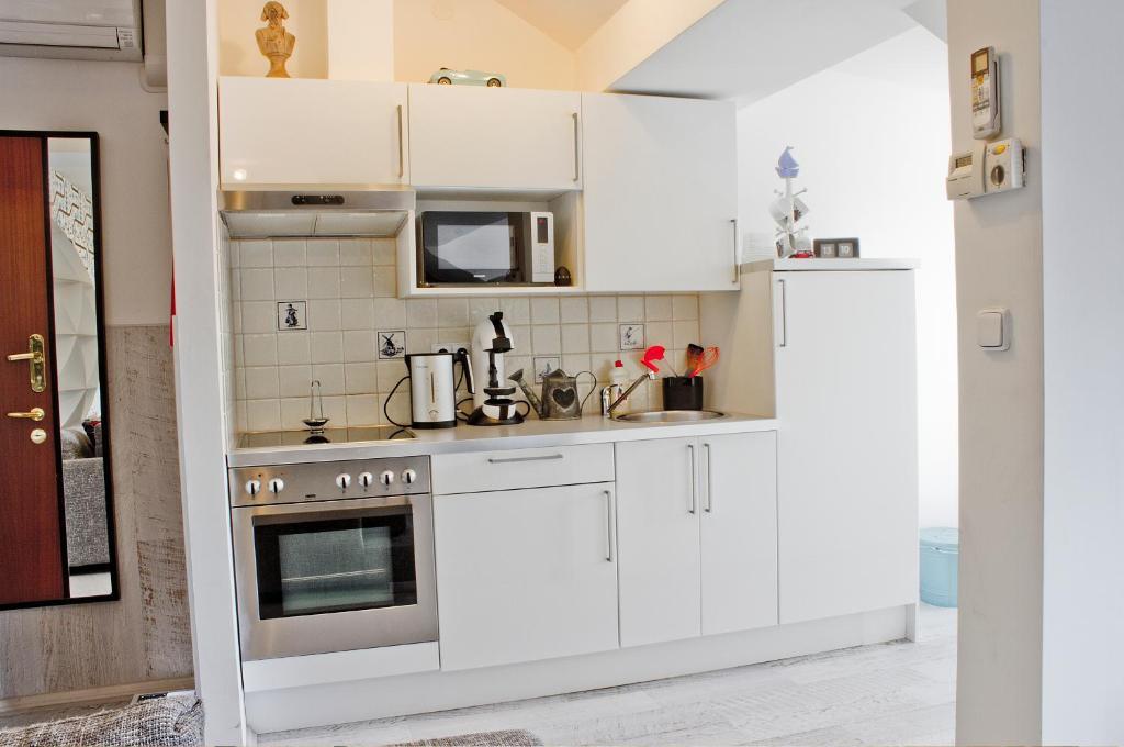 Royal Court Legerova Otel 3*