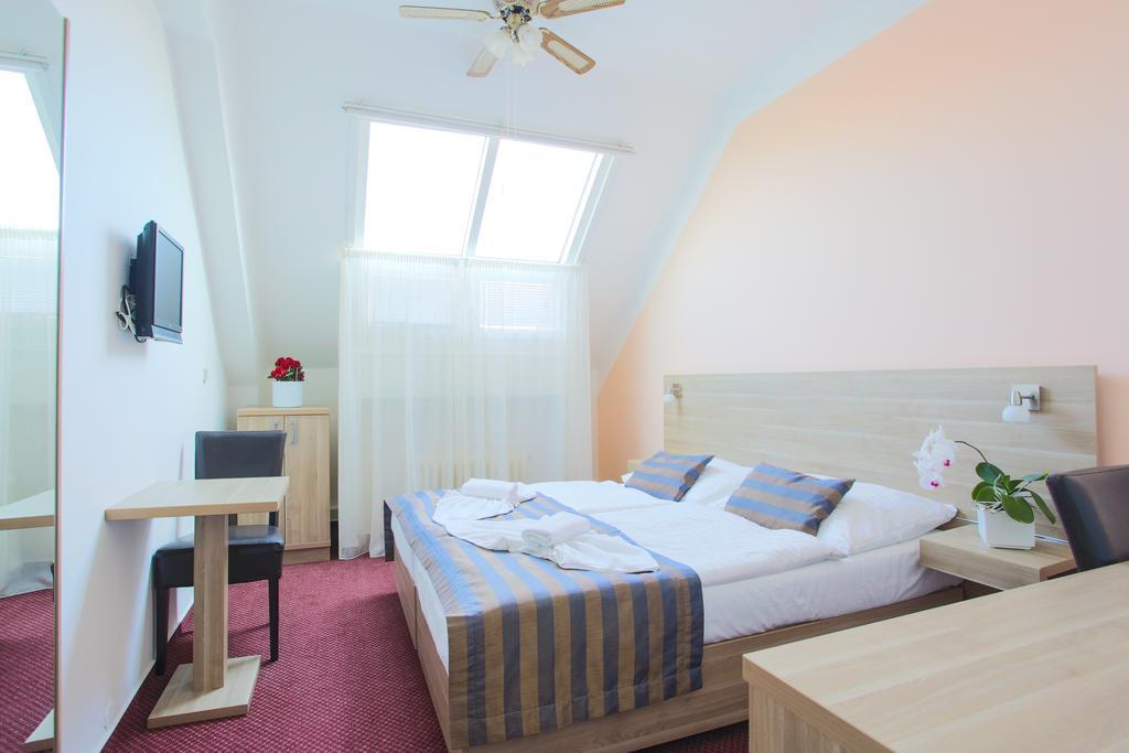 Hotel Meda Of Museum Kampa 3*