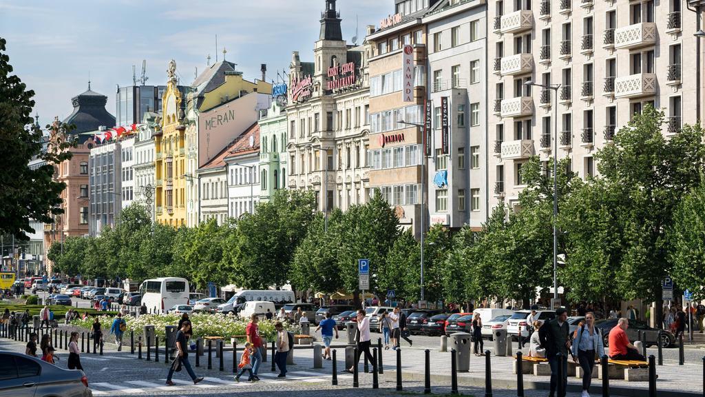 Black & White Apartment Prague By Wenceslas Square And Muzeum Apartment