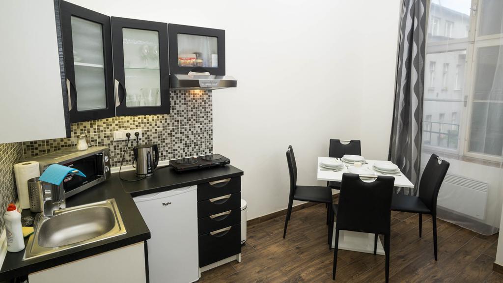 Apartment Black & White Apartment Prague By Wenceslas Square And Muzeum *