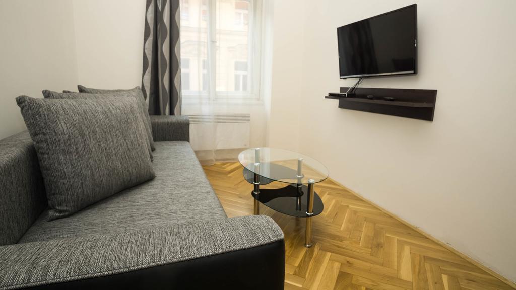Black & White Apartment Prague By Wenceslas Square And Muzeum Apartment