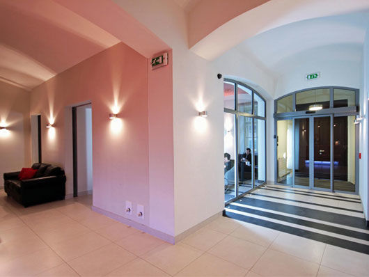 Hotel Red & Blue Design