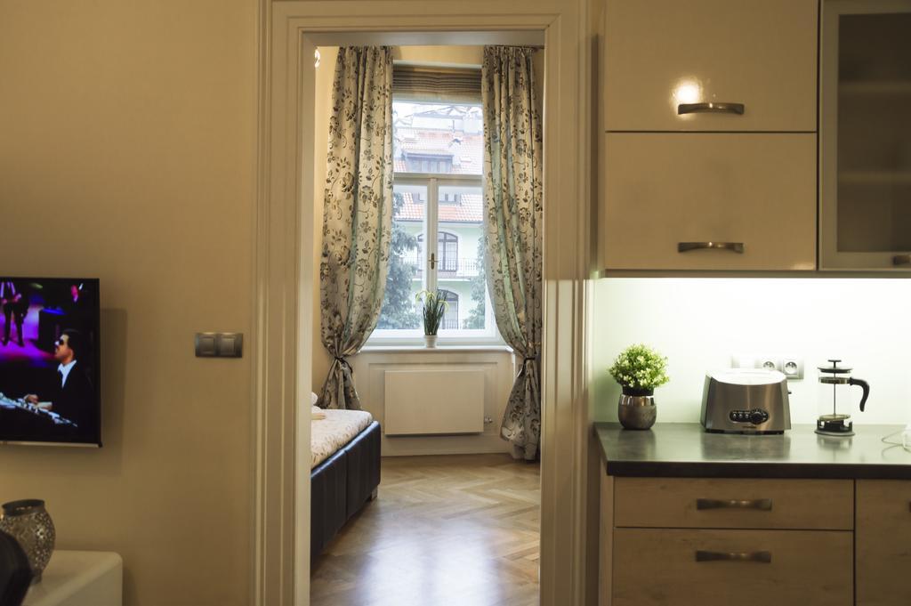 Modern Všehrdova Apartment *