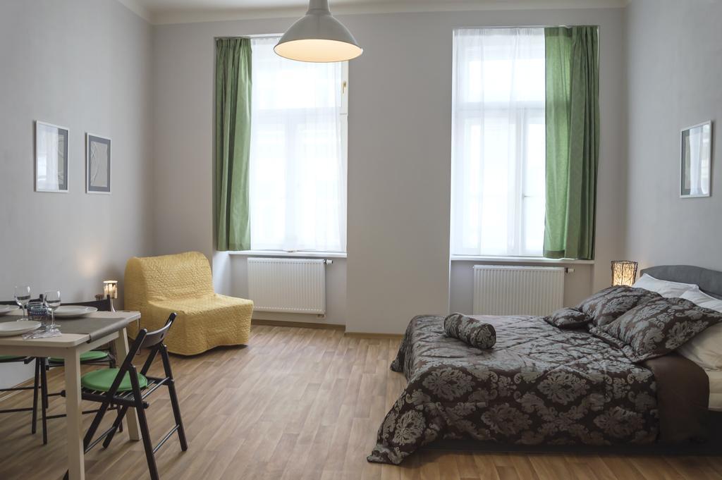 Krakovska 5 *