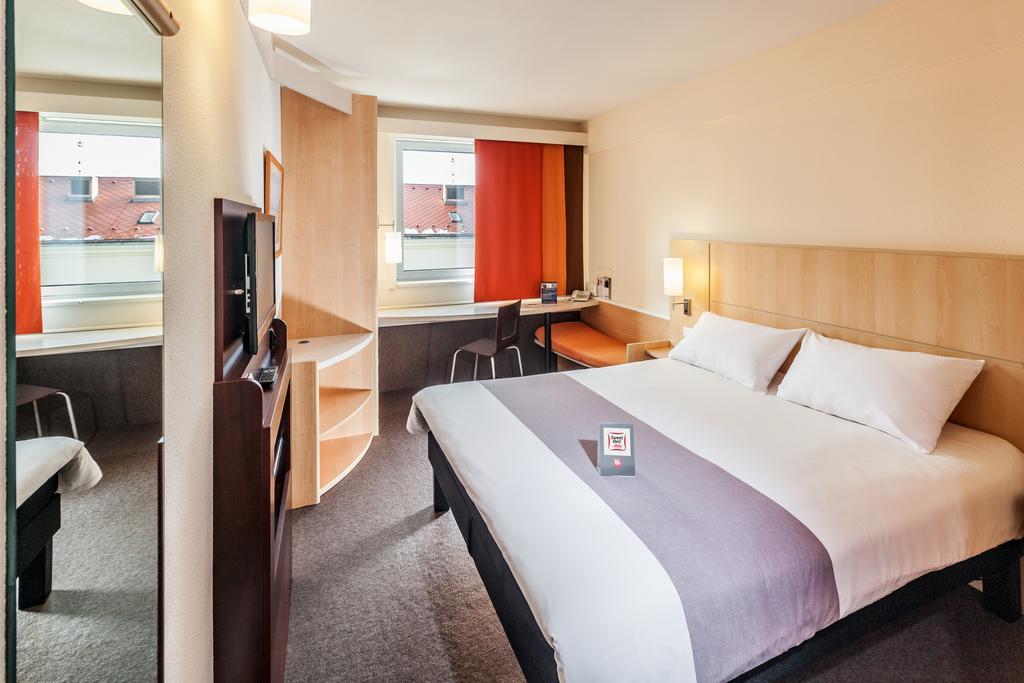 Ibis Mala Strana Hotel
