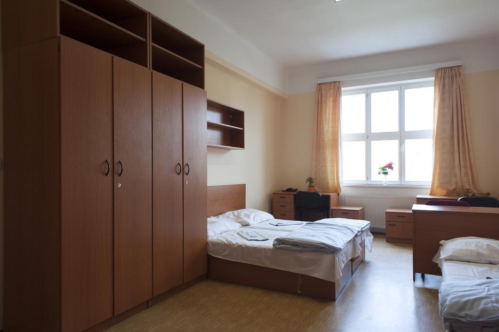 Roosevelt Hostel *