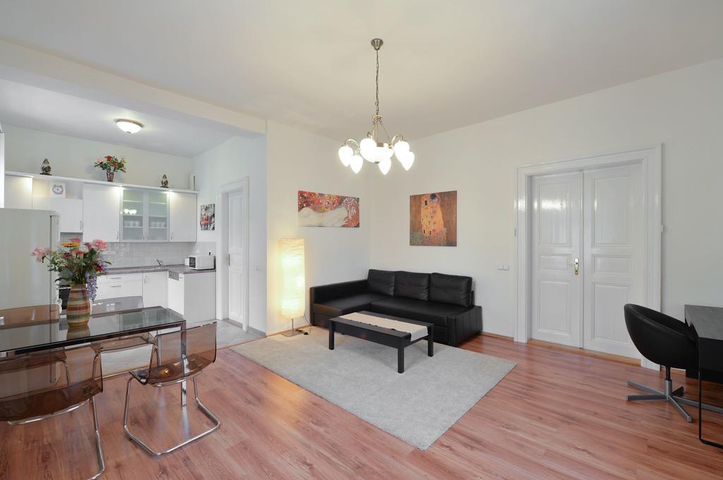 Exclusive On Zborovska Apartment
