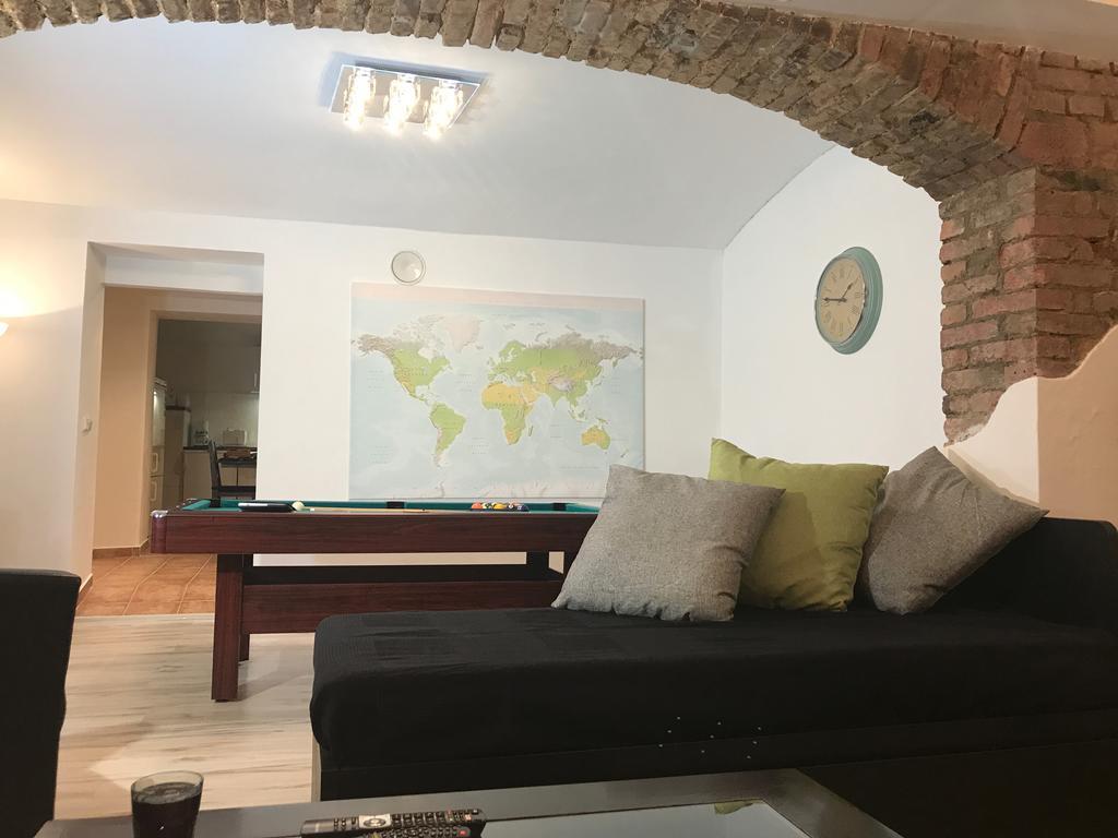Big Homebase With Billardtable Apartment *