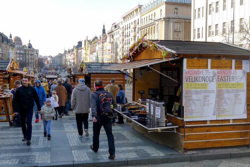 Black & White Apartment Prague By Wenceslas Square And Muzeum Apartment *