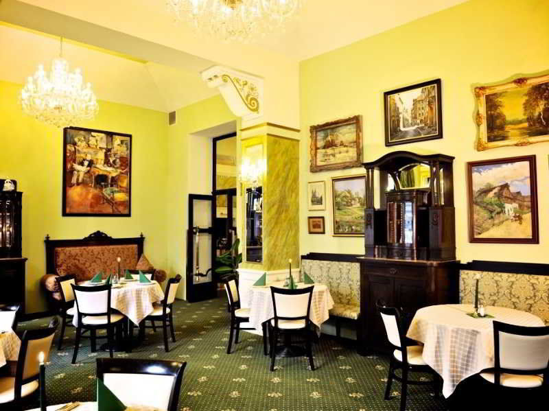 1885 Hotel