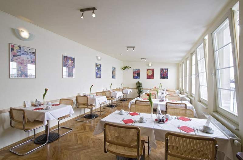 Hotel Meda Of Museum Kampa 3*