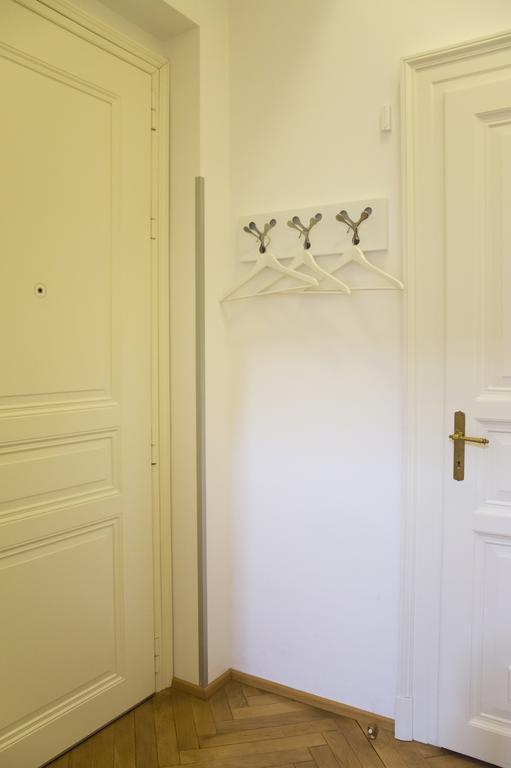 Modern Všehrdova Apartment *