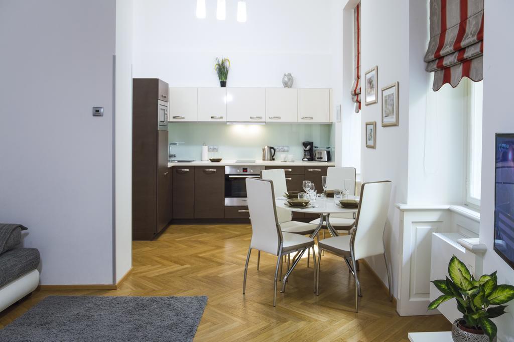 Modern Všehrdova * Prag