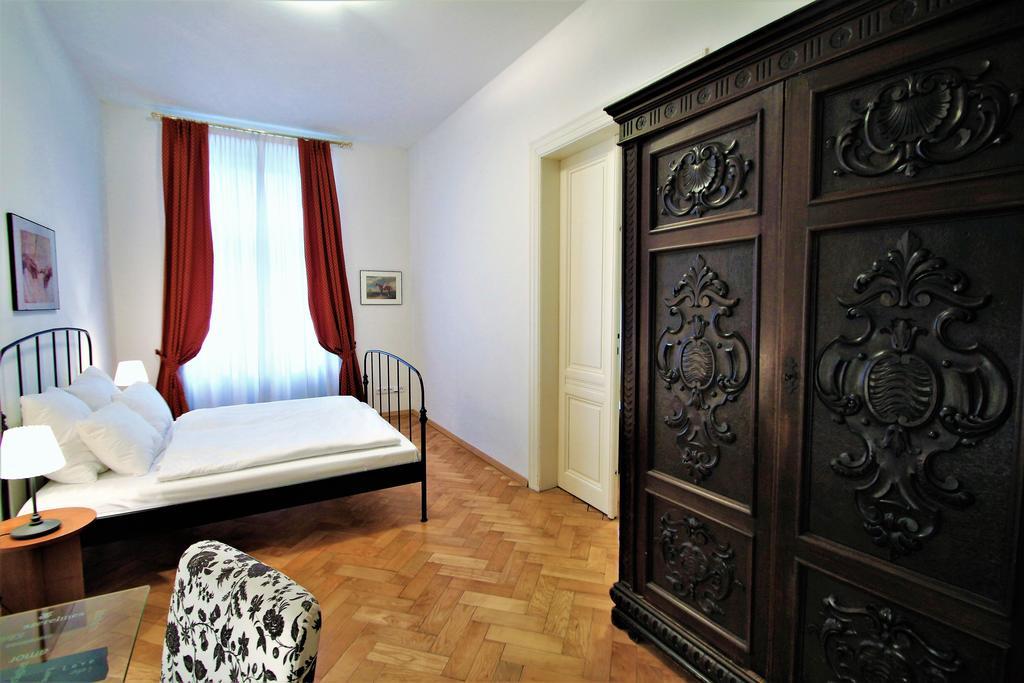 Salvator - By Prag