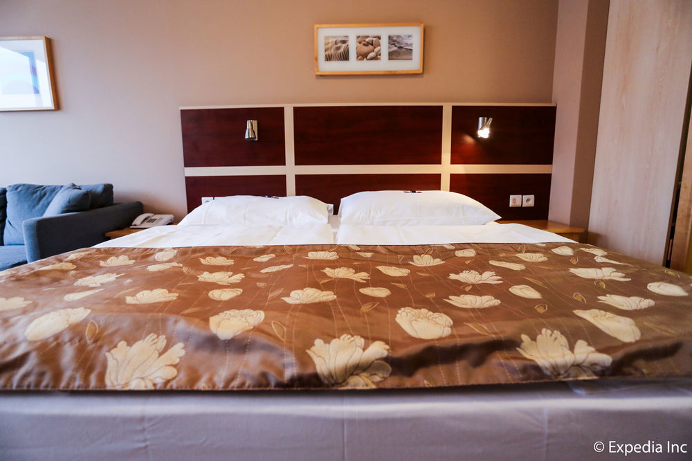 Hotel Ea Julis 4*