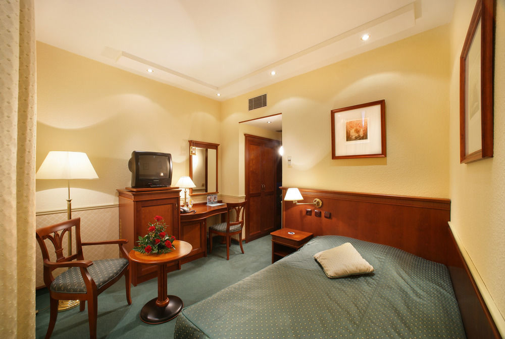 Adria Hotel