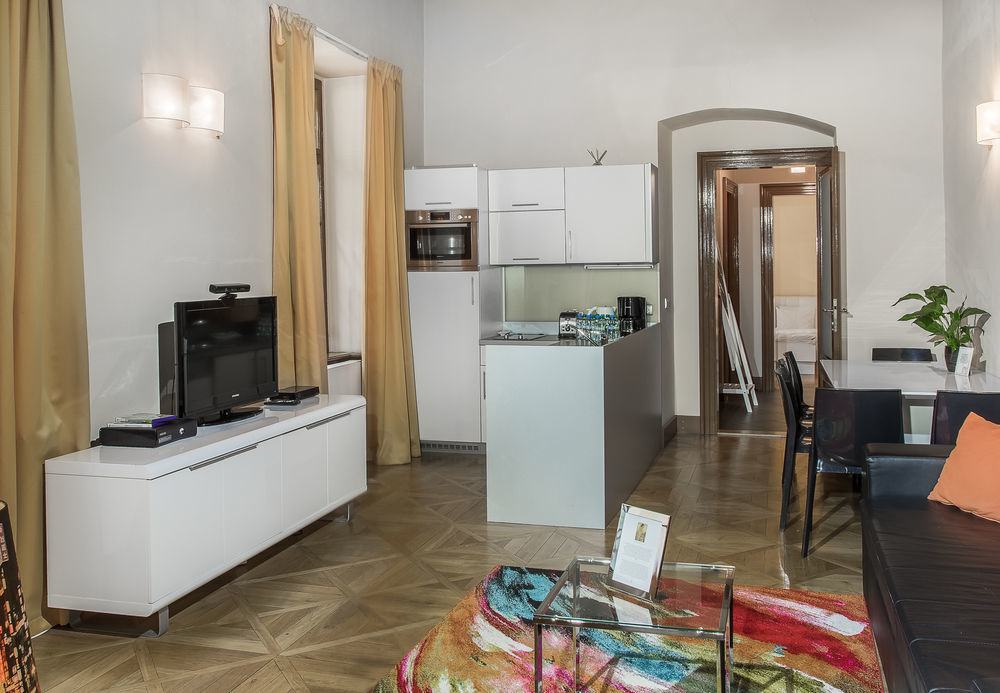 Apartment 3 Epoques By Adrez Prague